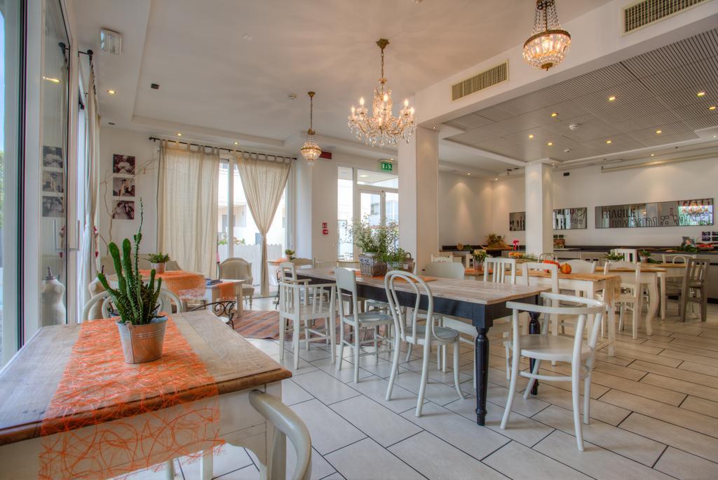 D-Place Hotel&Suite Riccione Buitenkant foto