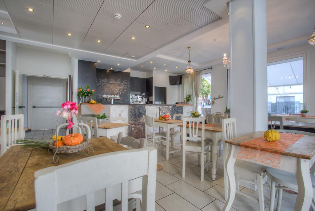 D-Place Hotel&Suite Riccione Buitenkant foto